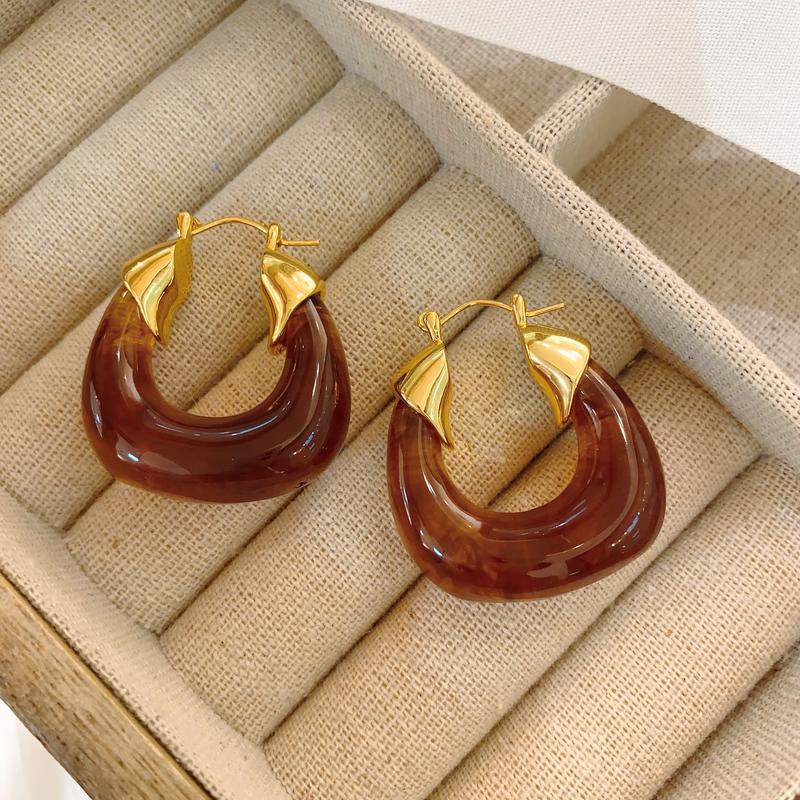 Product Introduction of Maillard Amber European and American Exaggerated and Personalized Fashionable Vintage Circle Earrings U-Shaped Earrings Women's Niche High-Grade Earrings 4