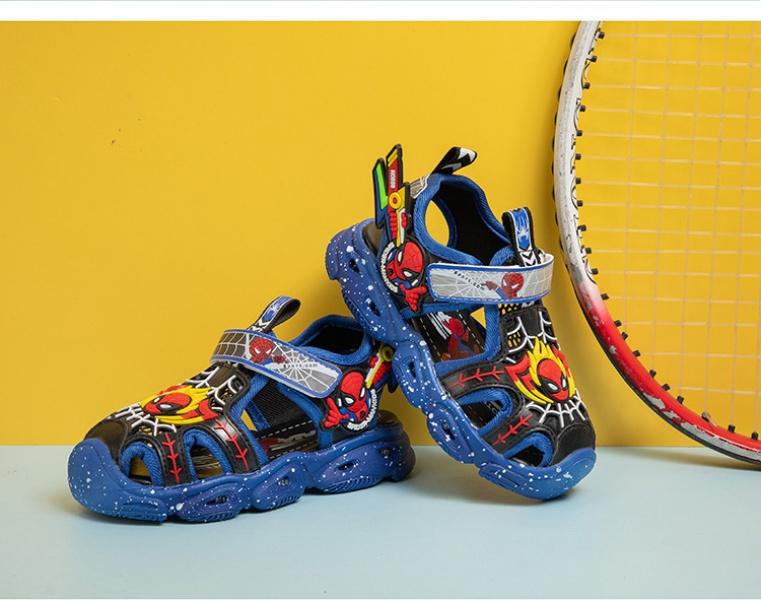 Product Introduction of Spider-Man with Light Children's Sandals 2024 Summer New Anti-Kick Closed Toe Sandals Boys Children Beach Shoes 34