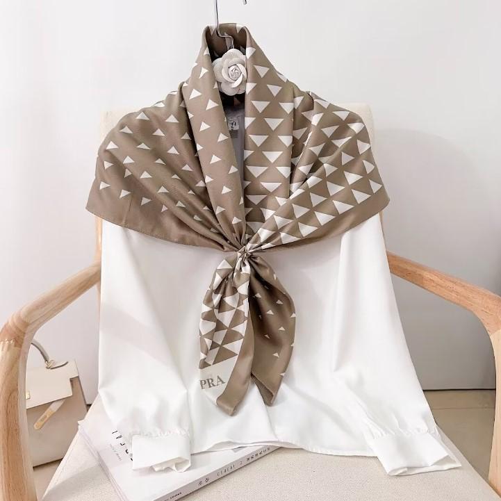 Product Introduction of Tudung Bawal, Bahan Satin, Jualan Penghabisan, Selendang Bercetak, Tudung Hijab, Corak Bawal, Bentuk Persegi, Sutera Tiruan, Erynna 4