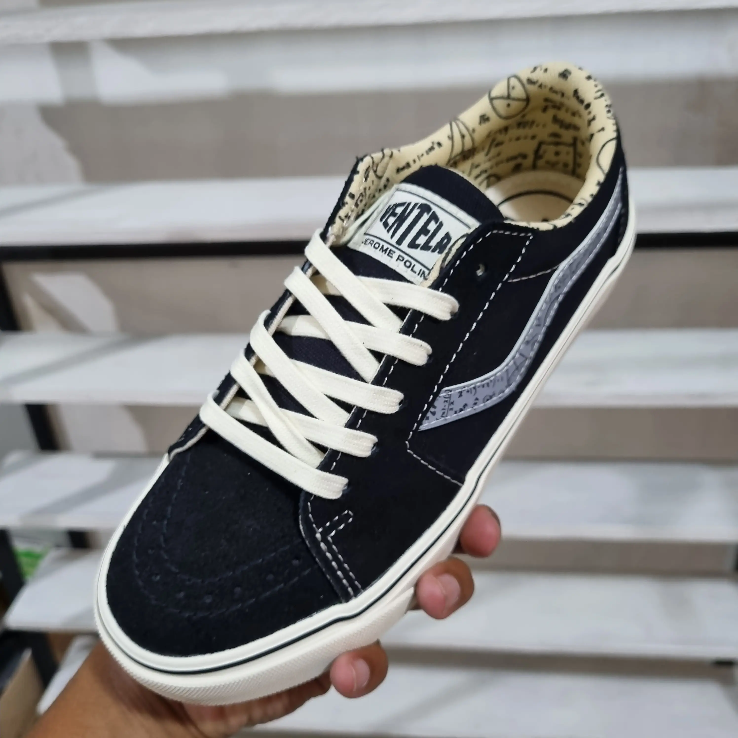Ventela X Jerome Polin Konijiwa Colaborasi Sepatu Sneakers Low Black White