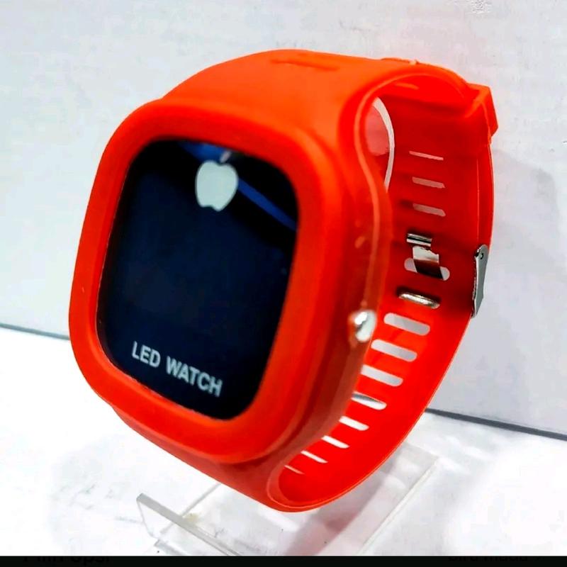 Beli 1 Gratis 1 (Dapat 2 pcs)Jam tangan Fashion Digital Free Box Dan Gelang 1