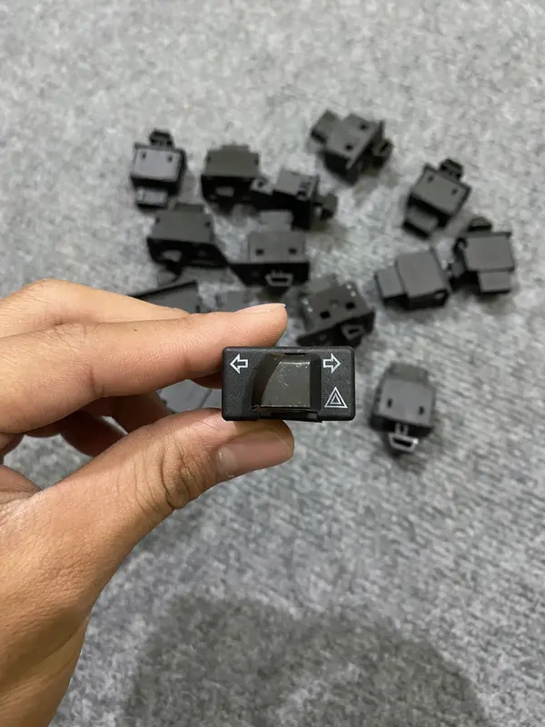 Công tắc Ha da  + rơ le cam nháy 4 bóng xi nhan các dòng xe 3