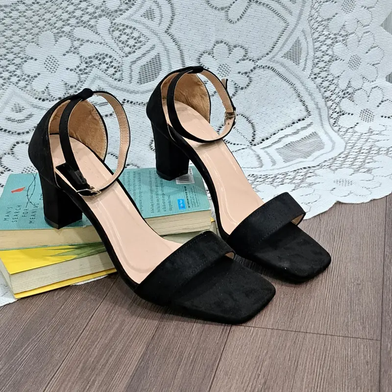 (có sẵn)Giày sandal cao gót big size nữ 40 41 42 43 quai ngang thời trang màu đen gót vuông mũi vuông cao 7 phân DéP Shoes 6