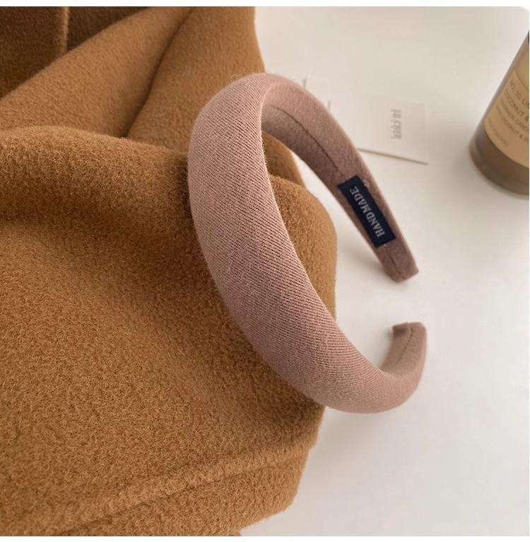 Product Introduction of Solid Color Versatile Sponge Headband Soft Stretchy Hair Accessory for Everyday Styling, Workouts Fashion Comfortable Non-Slip Hair Band for Women Girls 18