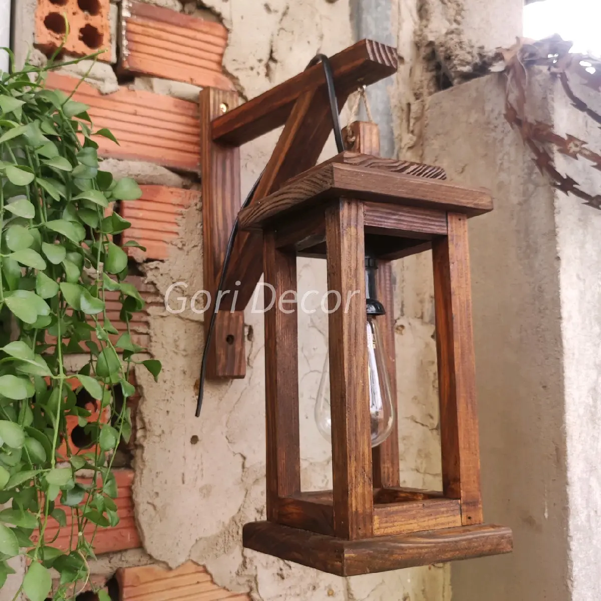 Đèn treo decor sân vườn chịu được nắng mưa, độ bền cao