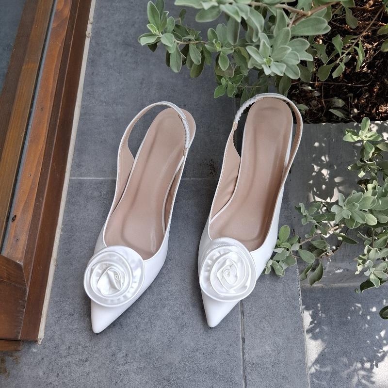 Product Introduction of Giày sục mũi nhọn cao gót 5p gắn nơ hoa màu cực xinh Dép len shoes hoa giay 7 got depnuhottrend 2023 guôcxinh caogotdinhda đẹp high red guốc quaitrong bitmui caogotnu saint laurent heels giày cao gót gấp gọn eg ngo sandal dinh 2 cưới guo c dep decao detha 9