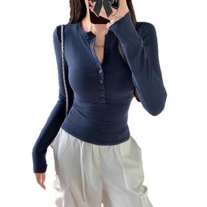 เสื้อยืดพยาบาลแขนยาว สำหรับผู้หญิง ดีไซน์กระดุมเซ็กซี่และน่ารัก คอวีฤดูใบไม้ร่วง ทรงสลิมฟิต เสื้อฐานพยาบาลหลังคลอด เสื้อยืดลำลอง