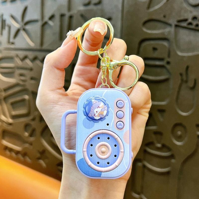 Retro Sound Keychain Móc Khóa Ghi Âm Máy nghe nhạc mini, Máy ghi âm có thể thay đổi giọng nói âm nhạc, Móc khóa băng ghi âm Cassette, với băng ghi âm Cổ Điển âm nhạc, có thể ghi lại, Động vật hoạt hình, Mặt dây chuyền hộp nhạc, Mặt dây chuyền ba lô 6