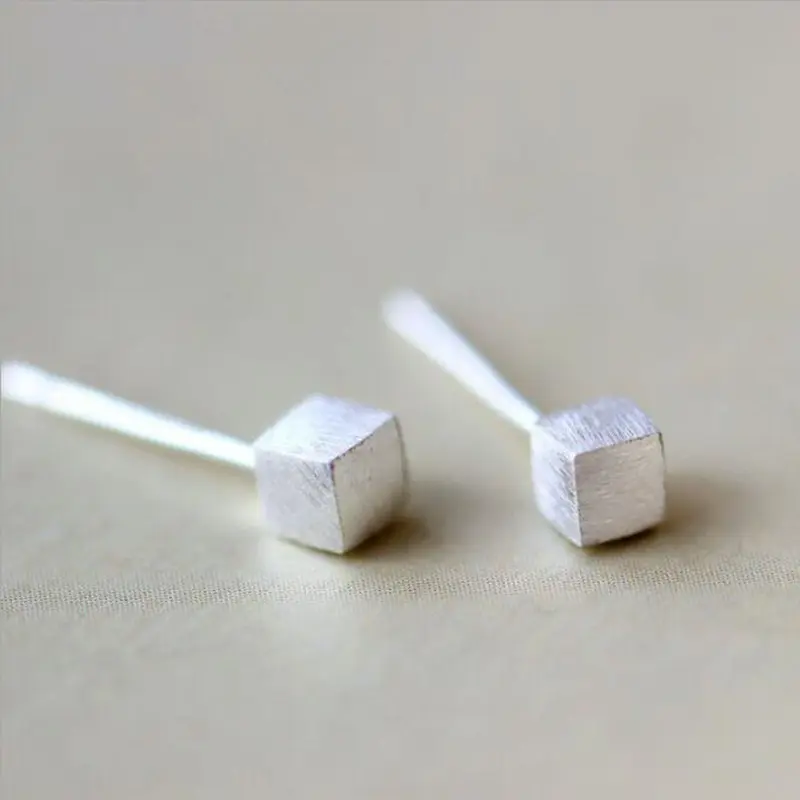 New Fashion Personality 925 Sterling Silver Three-dimensional Square Simple Wild Fine Earrings  E175