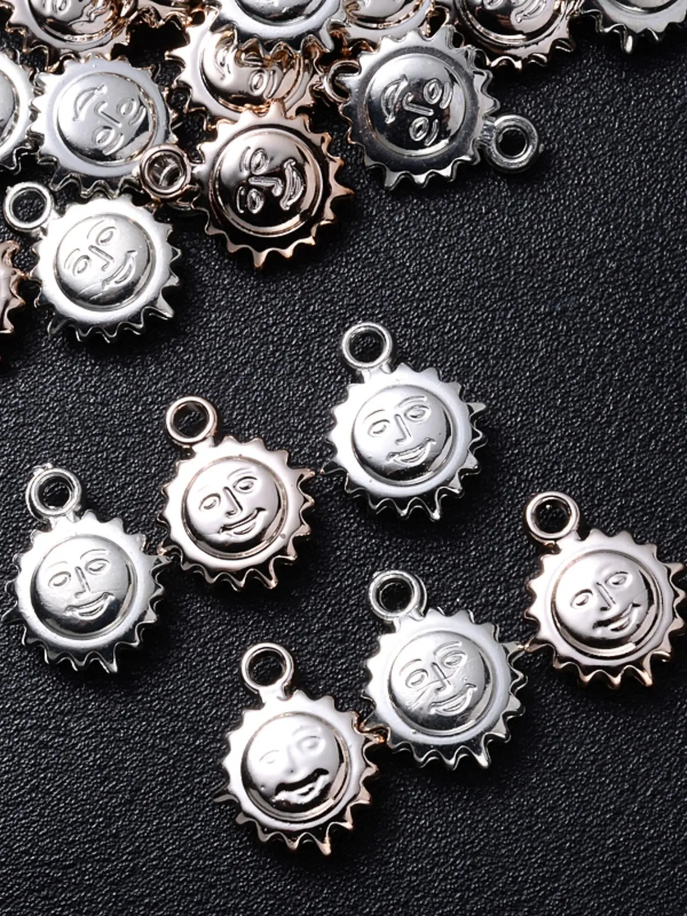 Sun Design Pendant, Cute Cartoon Sun Charm, Fashionable Jewelry Accessories for DIY Necklace Bracelet Earrings Keychain Phone Chain, Jewelry Making Supplies