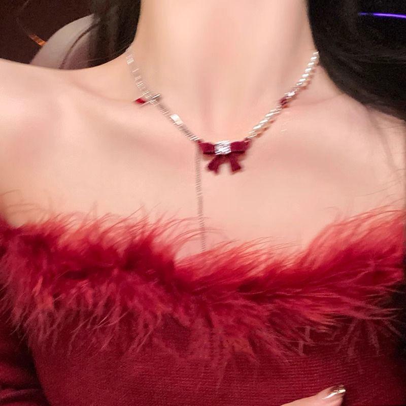 Product Introduction of Red Bow Pearl Necklace for Women New Popular Clavicle Chain Noble Niche Necklace Light Luxury High-Grade Accessories 5