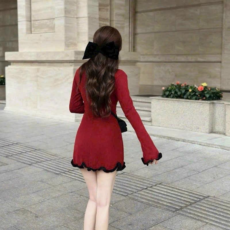 ĐẦM BODY TĂM LẠNH TAY DÀI PHỐI BÈO LAI VÁY VÀ TAY ĐÍNH NÚT 2 Màu như hình Nữ 4