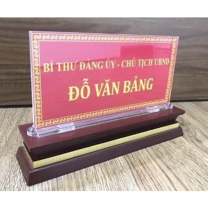 Biển chức danh mica đế gỗ - Bảng tên chức danh để bàn - Kệ đế gỗ, thân mica KT 12x24cm có ốc (không ốc) 1