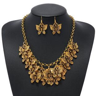 Product Introduction of Fashion Trend Necklace Retro Hollow Flower Inlaid Diamond Valentine's Day Necklace Clavicle Chain Jewelry 27