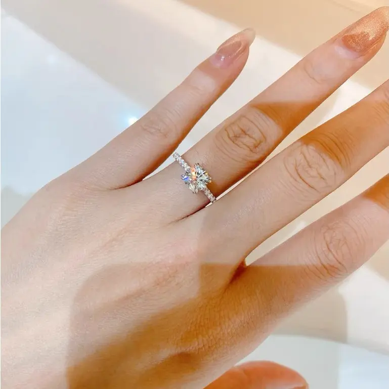 Cincin Titanium Anti Karat Wanita Emas Perak 925 Berlian Imitasi Perhiasan Elegan Wanita. A-05