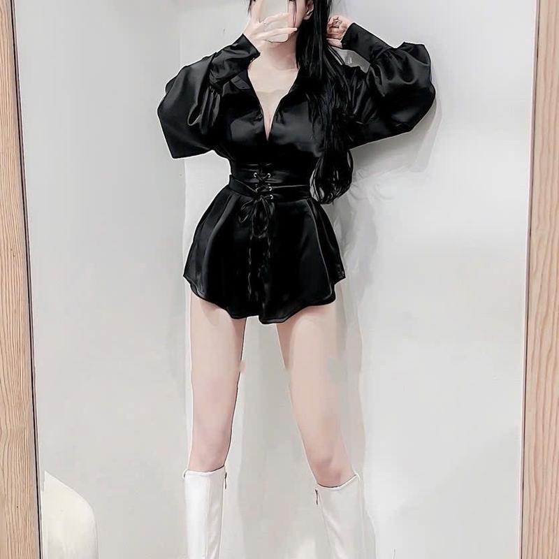 Áo sơ mi lụa dáng dài giấu quần kèm đai đan dây