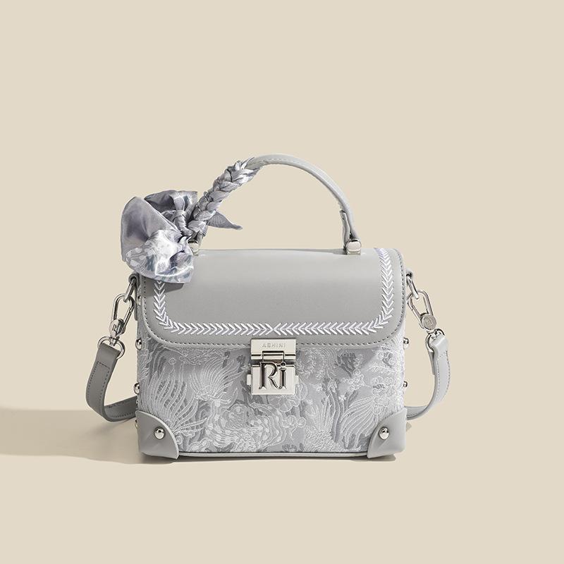 Túi cốp nữ MISS GAIL size 20 màu sáng trẻ phom sang trọng Full box