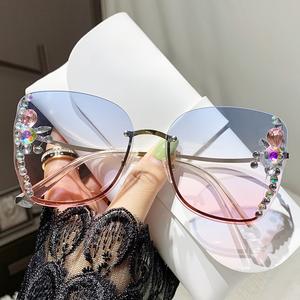แว่นกันแดดสำหรับผู้หญิง ประดับเพชรเทียม เอฟเฟกต์กระชับสัดส่วน ป้องกันแสงแดด UV สไตล์ใหม่