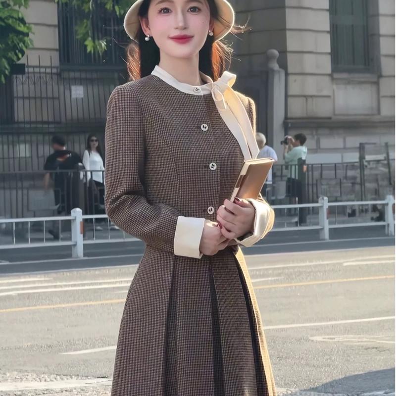 Sét áo váy kẻ nâu phối nơ cổ 1
