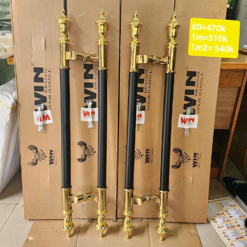  tay nắm cửa nhôm kính  cửa thủy  tay nắm đen ấm vàng bát cạnh 