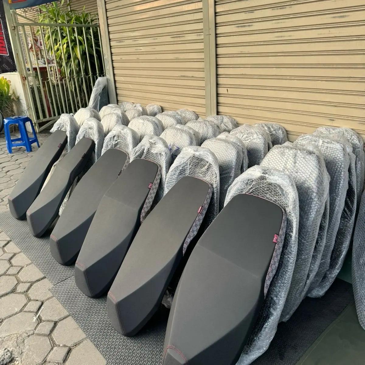 เบาะหรีด LEAD125 (โครงสร้าง) ดำล้วน/มีหลายลาย ปาด1ตอน ปาด2ตอน