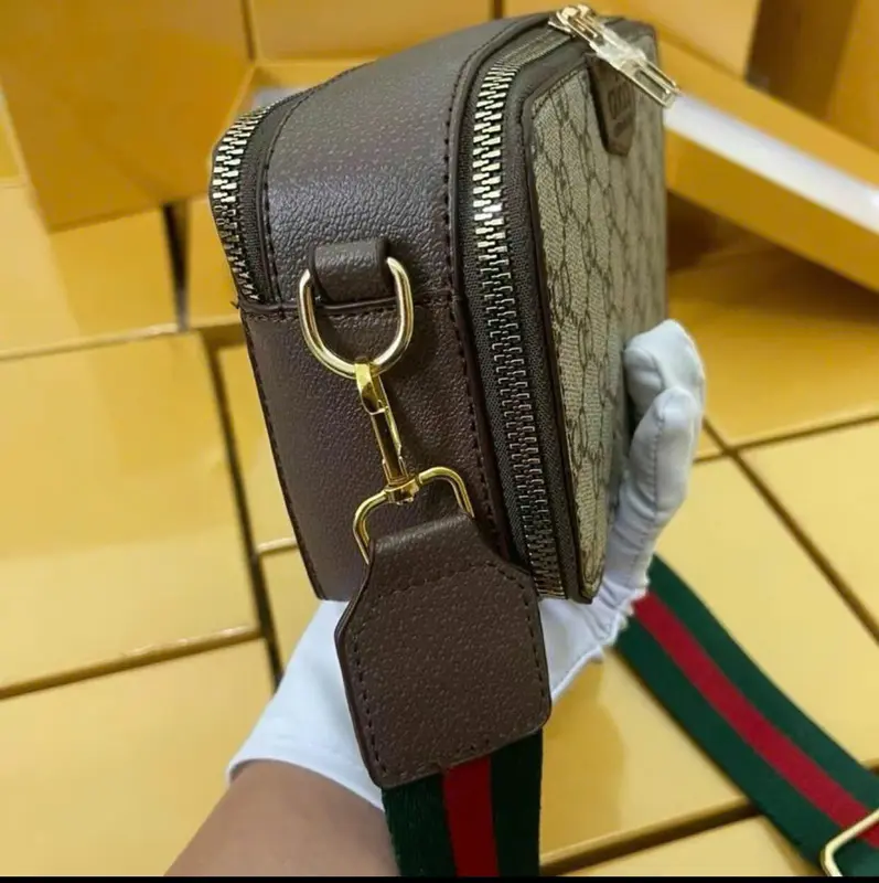 Túi đeo chéo dập vân da bóng hàng có box và không box - tuideocheobag Nam 6