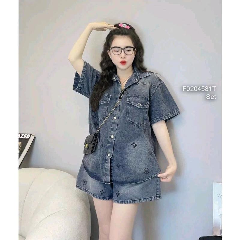 Sét bộ đùi Nữ jeans ngố mặc nhà dạo phố, áo jean ngắn tay cổ bẻ túi hộp đính nút in hoạ tiết phối quần đùi ống rộng tiểu thư mặc nhà dạo phố xinh đẹp cá tính sang trọng  Women Pants Bò Top Ong mom