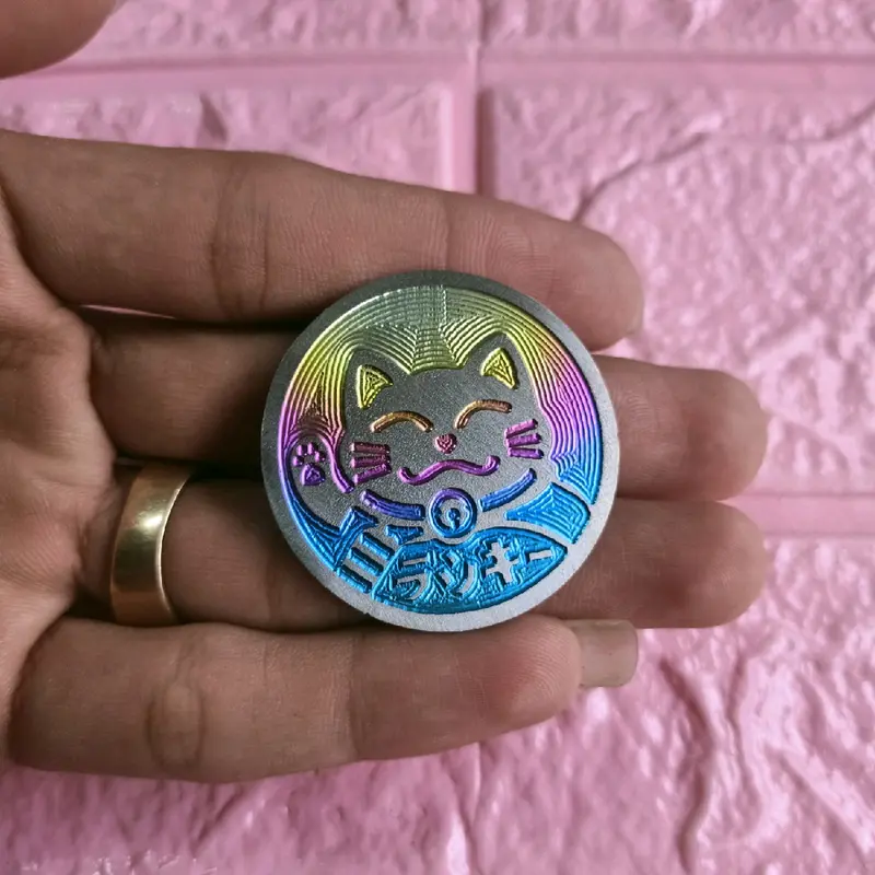 tem titan mèo thần tài 4cm 1