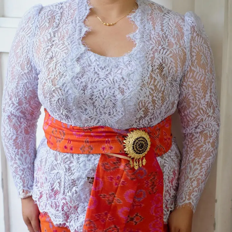 Kebaya Jadi B02 Semiprancis Swarovskii Kerah Tempel Bet Oval Bahu Rempel Lengan Panjang(only kebaya saja) 3