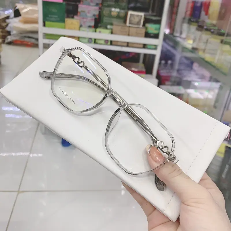 Kính đa giác dẻo  D1 nam nữ ( tặng bao da+ khăn lau) 14cm 6