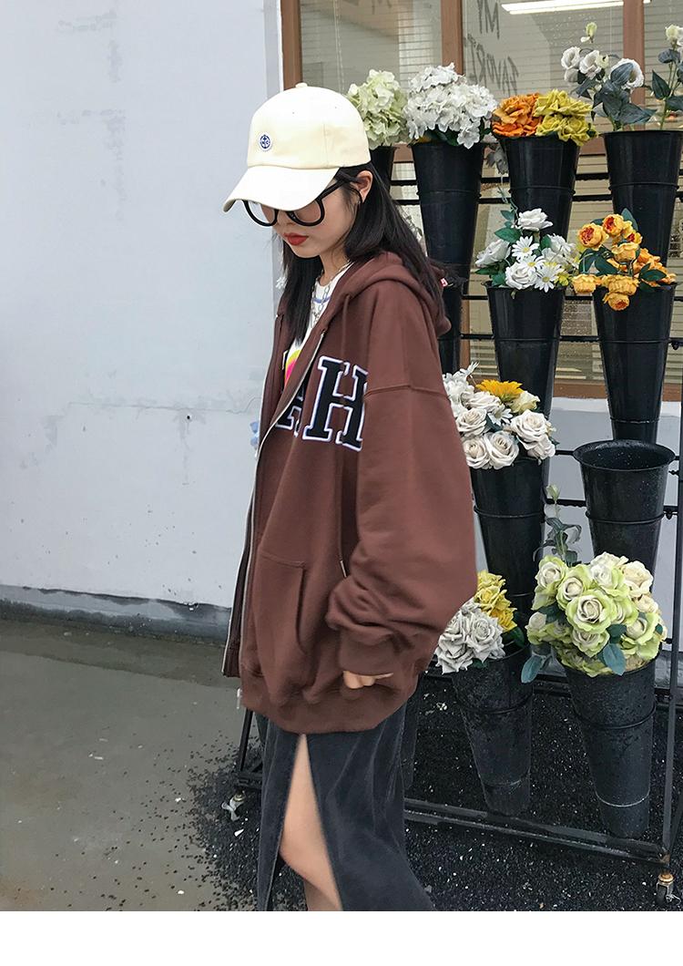 Product Introduction of fashiongirl168 เสื้อกันหนาว แขนยาว ผู้หญิง สีน้ำตาล ลายอักษรปักขึ้นรูป เป็นสีคลาสิค ที่นิยมกันมากในกลุ่มวัยรุ่น ไม่ว่าจะเป็นถ่ายรูปติดแกรม หรือ ใส่ท่องเที่ยวก็ไม่มีหวั่น พร้อมลุยทุกสถานการณ์ Clothing Women 6