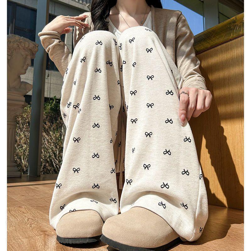 Product Introduction of Quần Yamamoto, Thiết Kế Nơ, Dành Cho Nữ, Bộ Sưu Tập Mùa Xuân Và Mùa Thu, Hàng Mới Về Năm 2024, Màu Be Và Màu Mơ, Quần Gạo Nếp Dệt Kim, Hiệu Ứng Xếp Ly Cạp Cao, Quần Ống Đứng 8