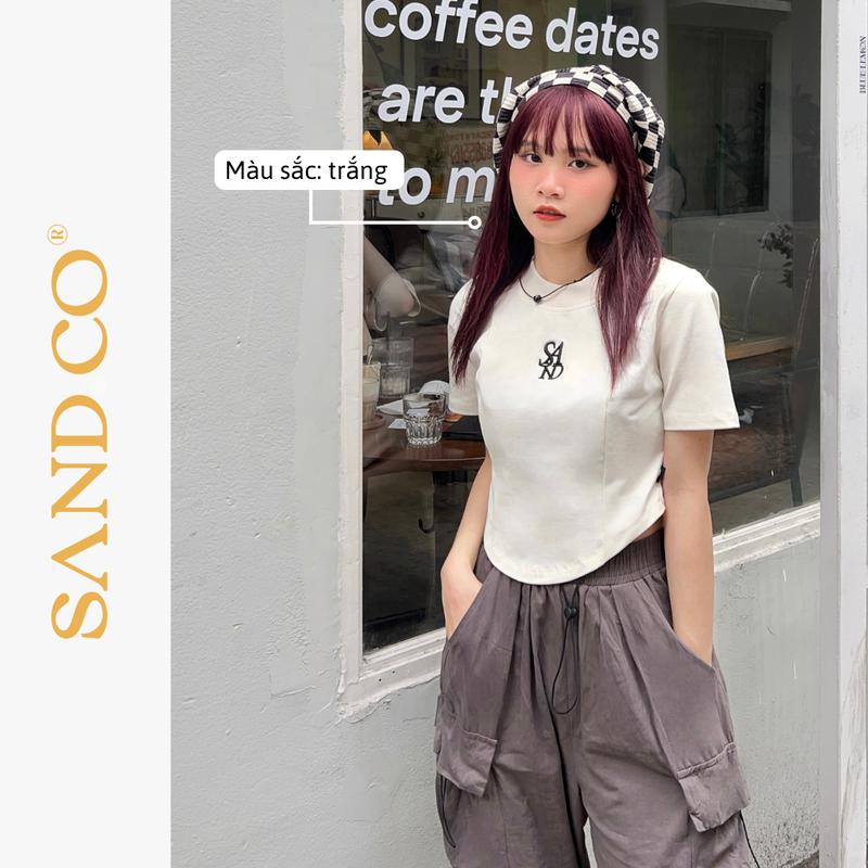 SAND áo croptop ngắn tay thêu dày dặn vạt bầu có đường rã áo - SAND BASIC CROPTOP Cổ Tròn Thun Nữ Women
