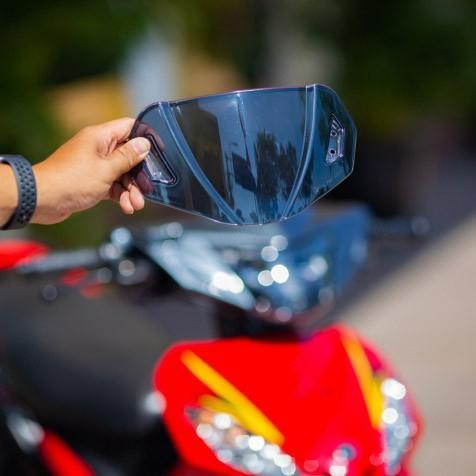 KÍNH CHẮN GIÓ ZHIPAT ĐẦU ĐÈN GẮN ĐỘ NHIỀU DÒNG XE Wave A 110/100, Wave RSX, Exciter 150/135, WINNER/WINNER X 4S Phụ Kiện Phụ Tùng