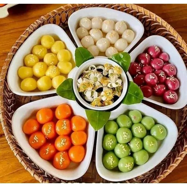 ￼Bộ bát đĩa sứ hoa mai  kèm khay mây Bộ khay sứ đựng thức ăn thờ cúng 1