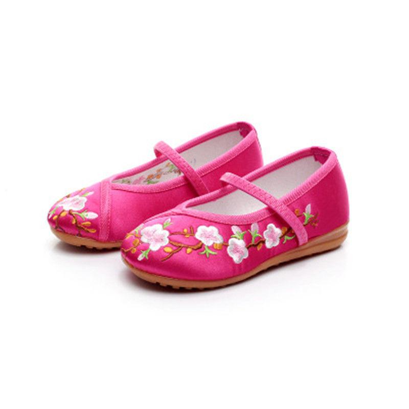 Product Introduction of 2025 Children's Embroidered Shoes Hanfu Shoes Women's Traditional Cloth Shoes New Girls' Performance Dance Shoes Chinese Style 10