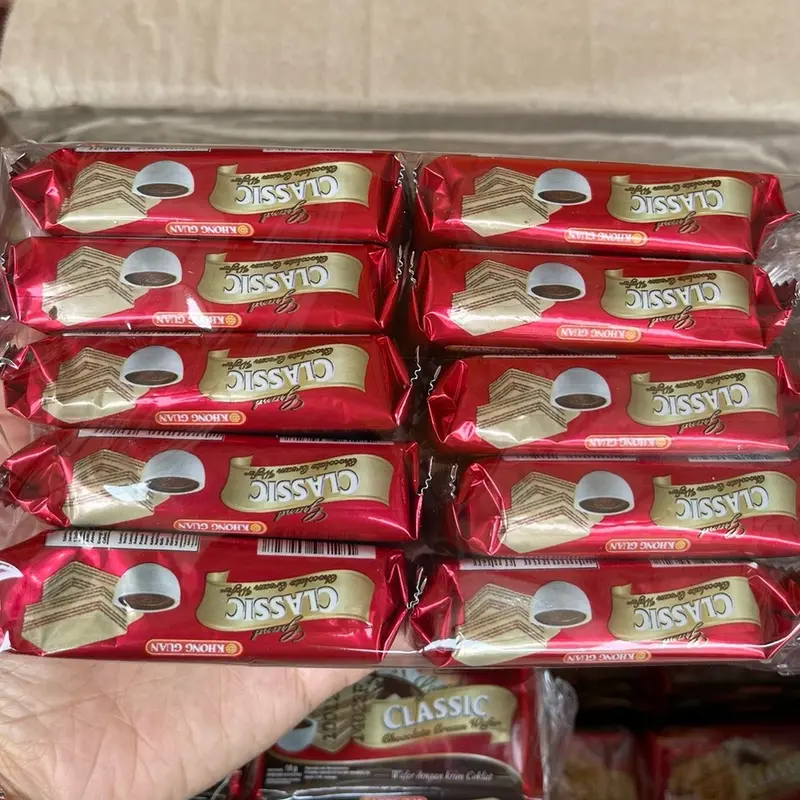 Agen distributor makanan ringan snack cemilan biskuit wafer khong guan grand classic chocolate cream renceng pack murah 1