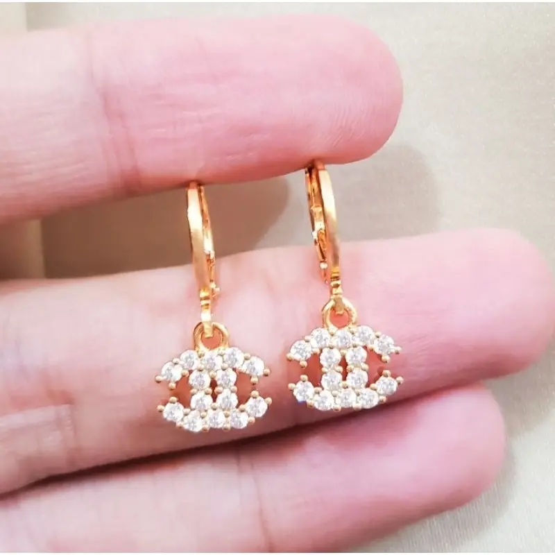 Beragam Motif Anting Jepit Titanium Gold Perhiasan Wanita Terbaru Lapis Emas Tahan Karat . Earrings 8