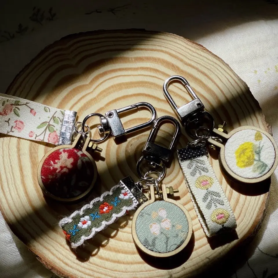 Móc khoá gỗ hoạ tiết Vintage (100% handmade)