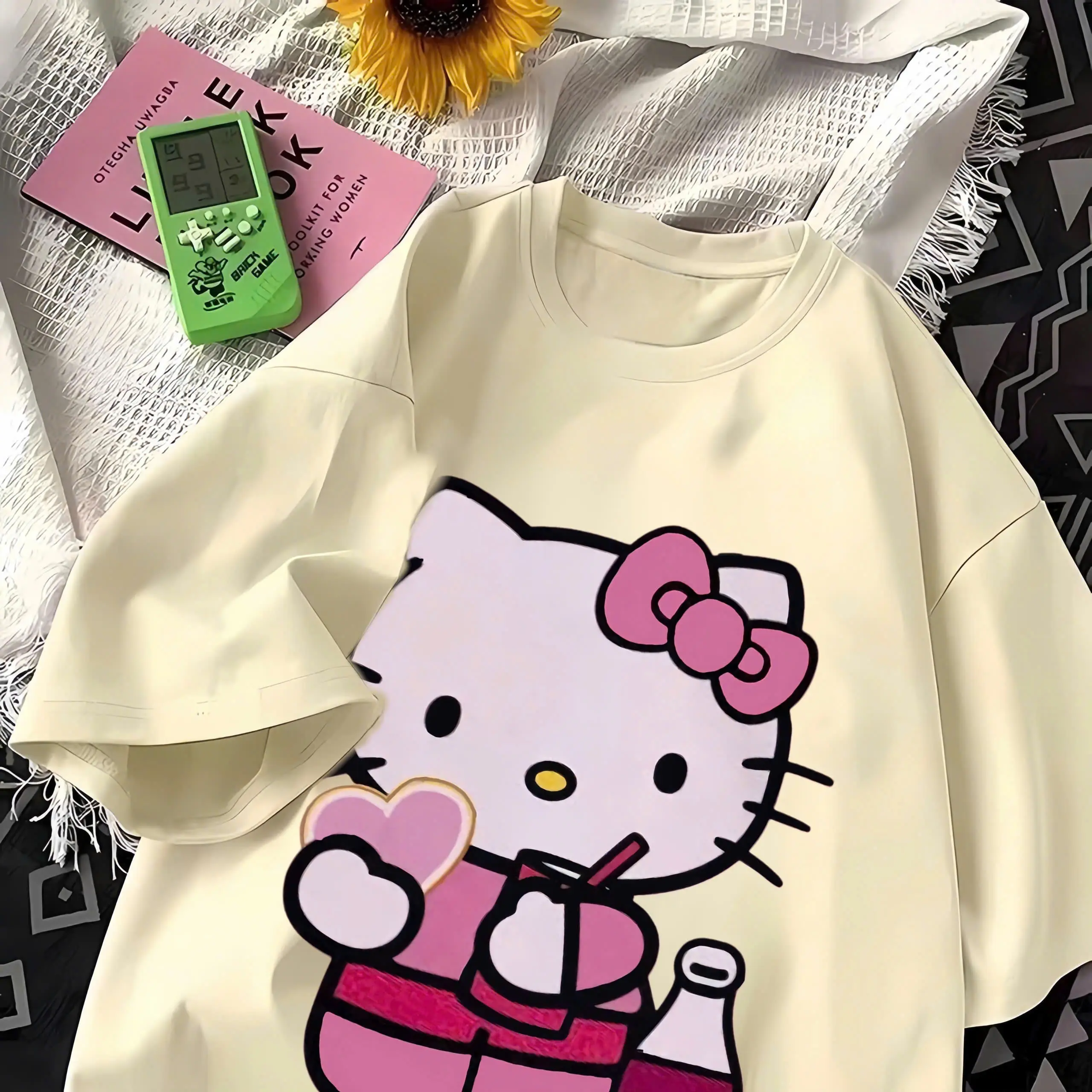 Áo Thun In Hình Hello kitty Dễ Thương Fom Rộng Chất Vải Mềm Mịn Cho Cả Mẹ Và Bé trong mùa hè này Từ 25-53kg