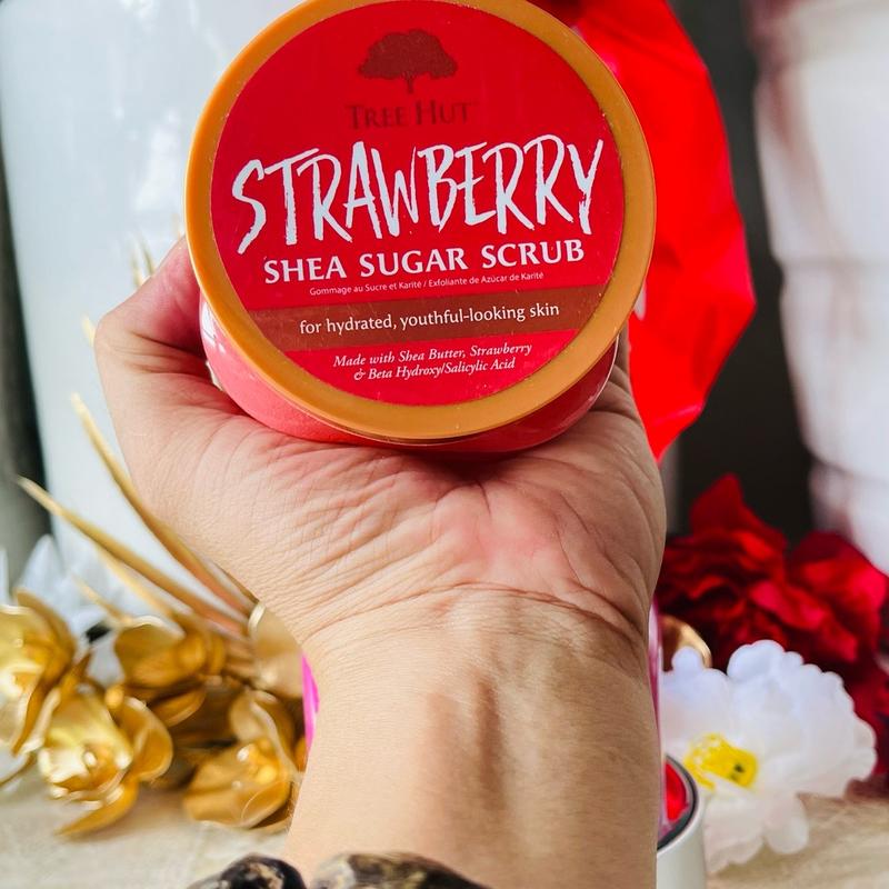 Tẩy Tế Bào Cơ Thể Tree Hut Shea Sugar Scrub Strawberry-255g Dưỡng Da Body Dưỡng Body 6