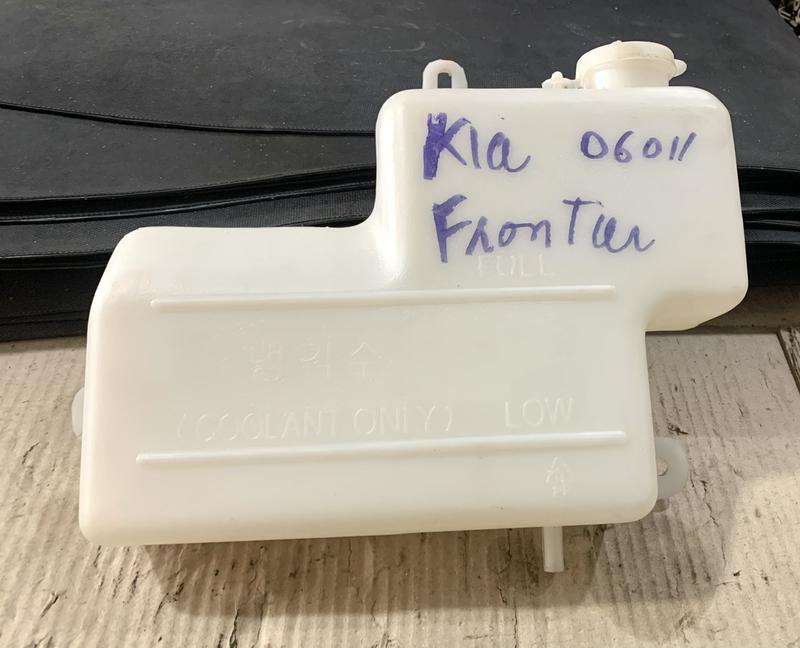 Product Introduction of Bình Nước Phụ Xe Tải KIA Frontier, K3000, K165, K2700 k190, K140....Bằng Nhựa Cứng Siêu Bền. 2