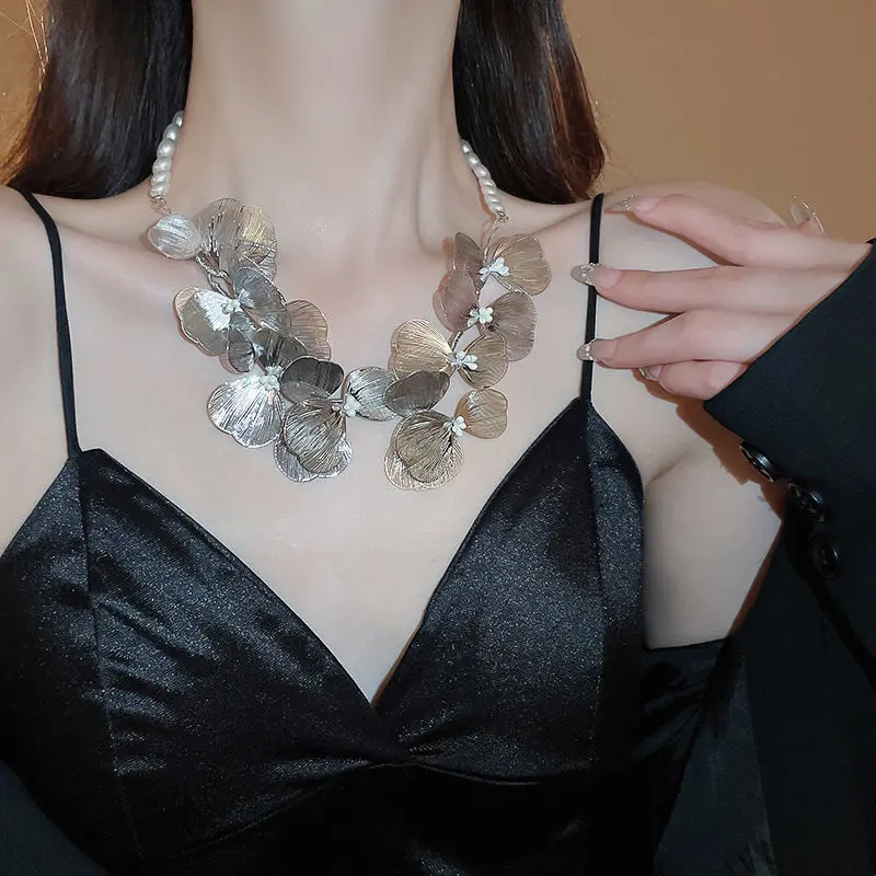 Vòng Cổ Ngọc Trai Hoa Kim Loại Rỗng Chất Lượng Cao, Phong Cách Pháp, Vòng Cổ Đòn Cỡ Lớn Phong Cách Châu Âu Và Mỹ Vòng Cổ Thanh Lịch Thời Trang Mới 4