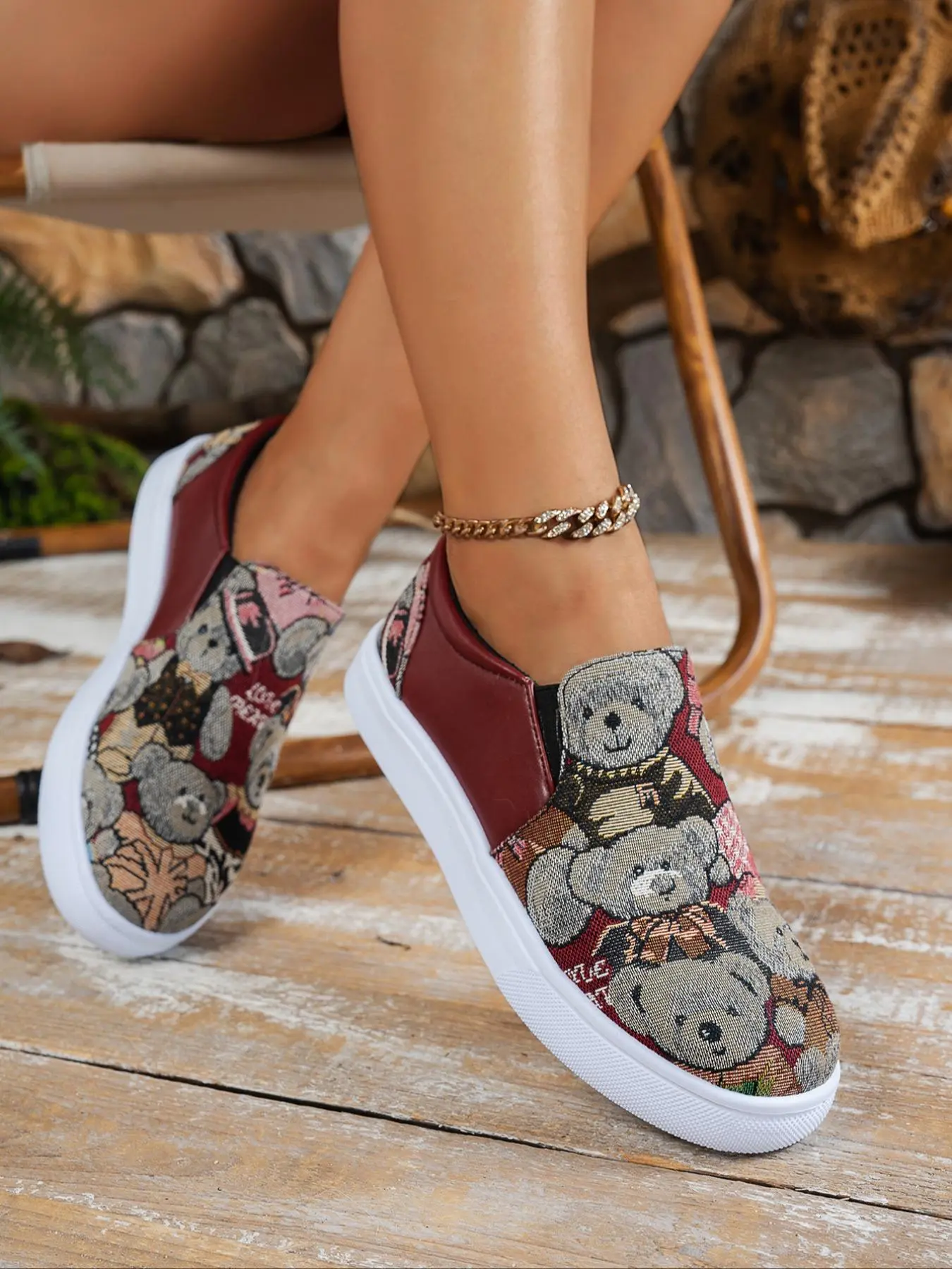 Women's Cartoon Bear Pattern Slip-on Sneakers, Casual Comfortable Low Top Shoes for Daily Wear, Female All-match Round Toe Shoes for Daily Wear
