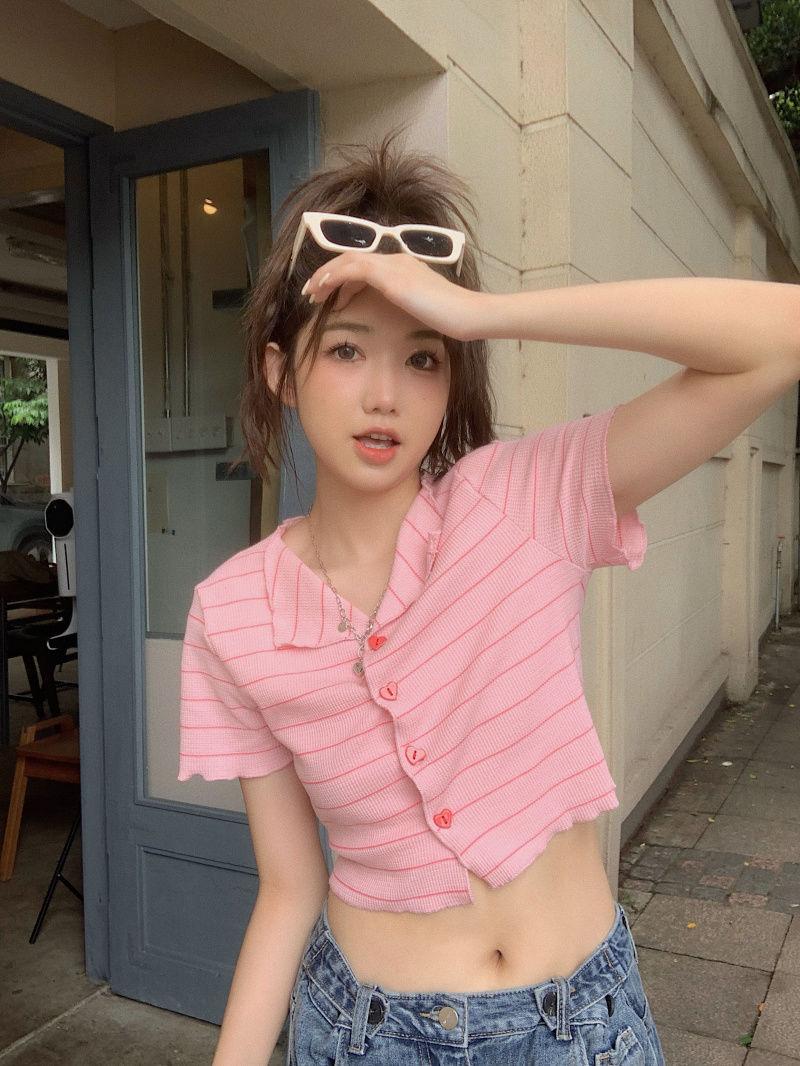 Product Introduction of Áo Cardigan Dệt Kim, Ngắn Tay, Sọc Hồng Cổ Chữ V, Dành Cho Nữ, Mỏng Và Thích Hợp Cho Mùa Hè, Thiết Kế Đẹp, Vừa Vặn Độc Đáo, Áo Cô Gái Nóng Bỏng 4
