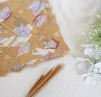 Koyu Hijab Segiempat Motif Viney Leaf Maple (Autumn Series) Sutra 7