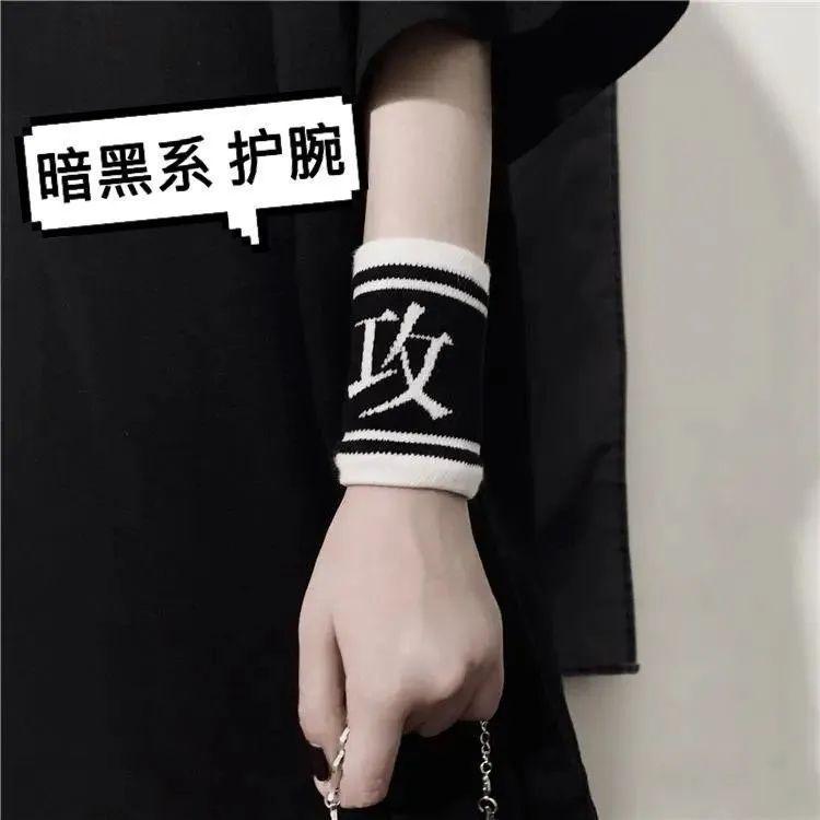 Product Introduction of Dây Đeo Cổ Tay, Phong Cách Tối Màu, Thiết Kế Tấn Công Và Phòng Vệ, Unisex, Che Sẹo Ngầu Thích Hợp Cho Cầu Lông Và Bóng Rổ, Dây Đeo Cổ Tay Thấm Hút Mồ Hôi, Đồ Bảo Hộ Thể Thao, Bảo Vệ Ngoài Trời, Dụng Cụ Bảo Vệ Cổ Tay Thể Thao 3