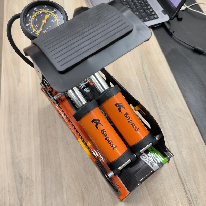 Product Introduction of Bơm đạp chân 2 ống Kapusi ,bơm xe đạp xe máy oto ,... có đồng hồ báo áp suất ,đầu van đa năng 7