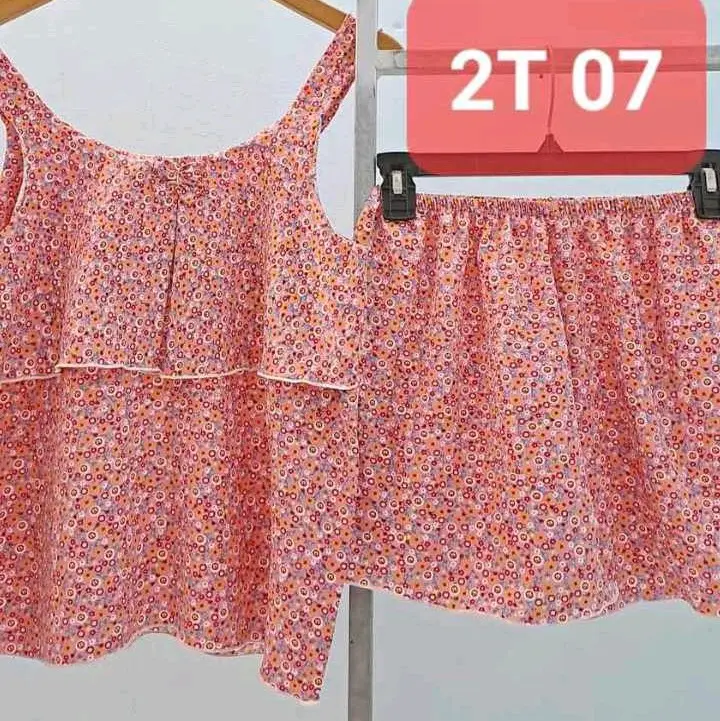Đồ ngủ nữ  Áo dây 2 tầng vải lụa mềm size từ 40 đến 90 ký, hoa sẽ thay đổi theo từng đợt ạ