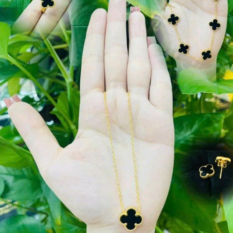 set hoa tai, dây chuyền, nhẫn, lắc tay cỏ bốn lá đen